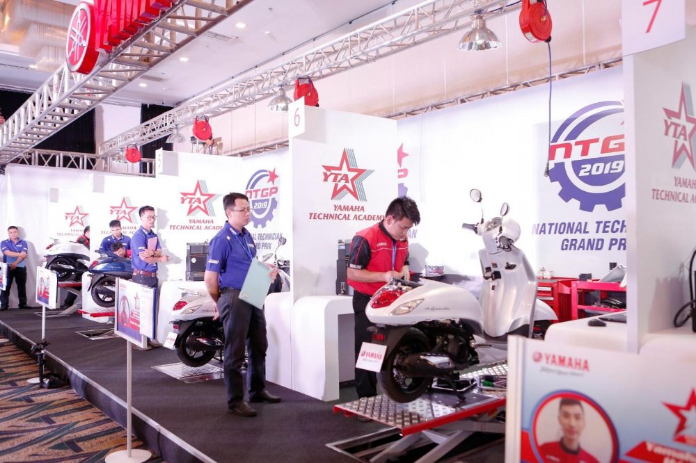 So sánh xe máy Honda và Yamaha, nên mua xe hãng nào?