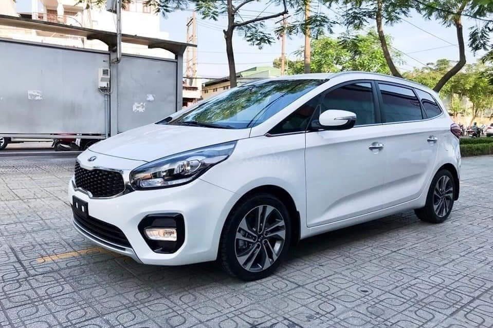 So sánh xe Mitsubishi Xpander 2020 và Kia Rondo 2020