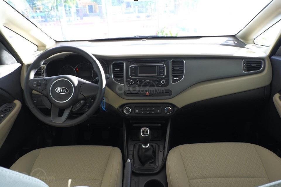 So sánh xe Mitsubishi Xpander 2020 và Kia Rondo 2020